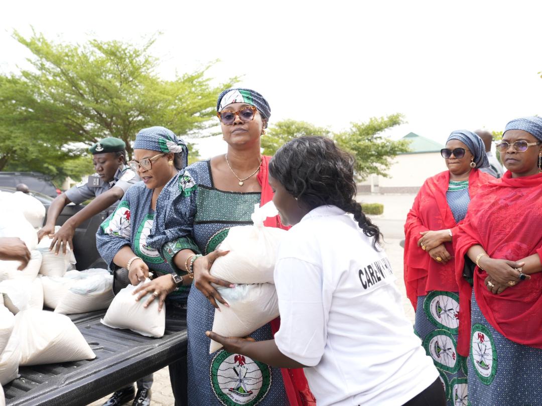 COWA PRESIDENT DISTRIBUTES PALLIATIVES TO MORE MEMBERS IN ABUJA