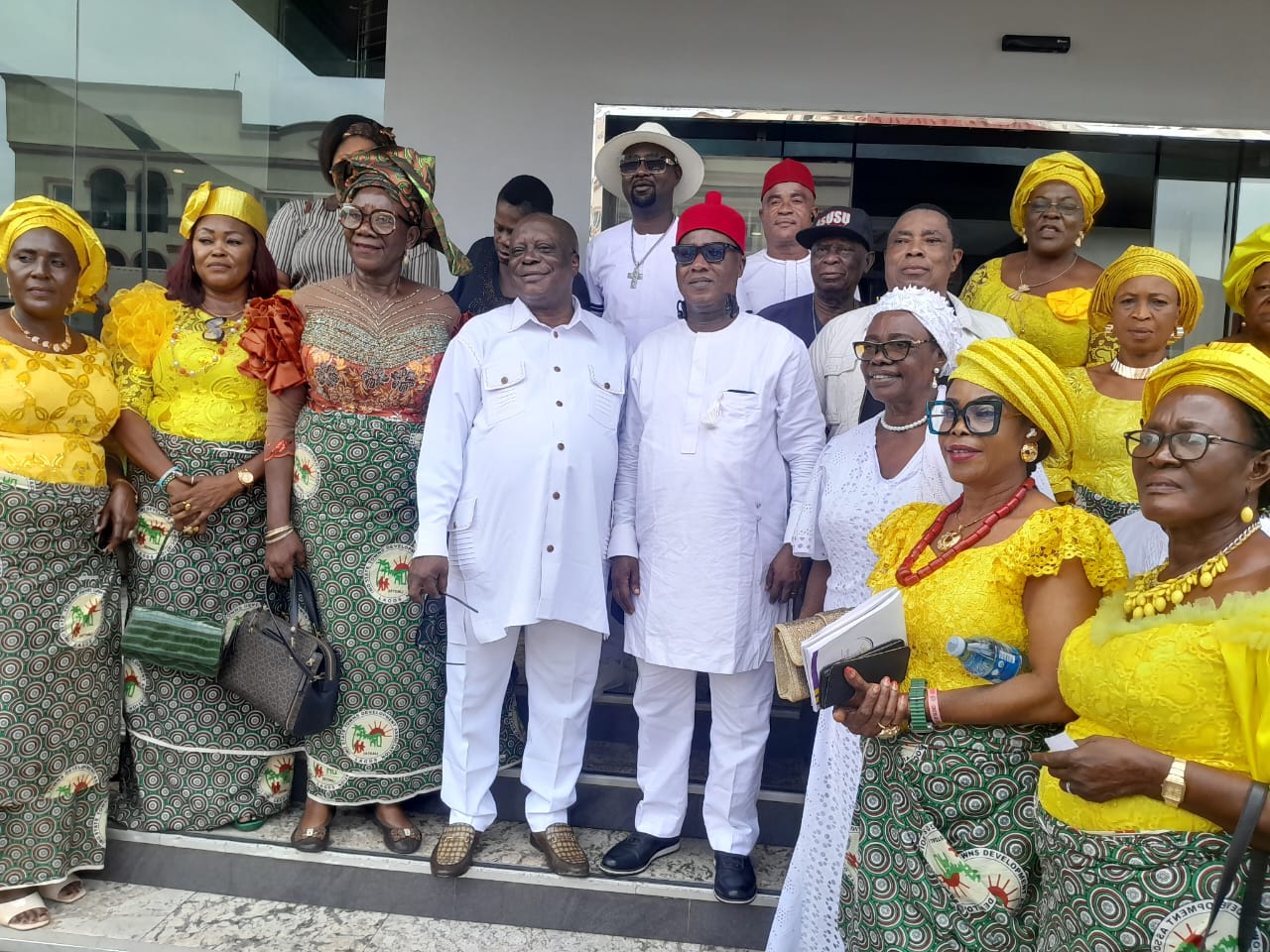 APC’S GUBERNATORIAL HOPEFUL, AKAGBURUONYE, DONATES N11BN MEDICAL EQUIPMENT TO IMO STATE …As ISTDAL Crowns Him Grand Patron